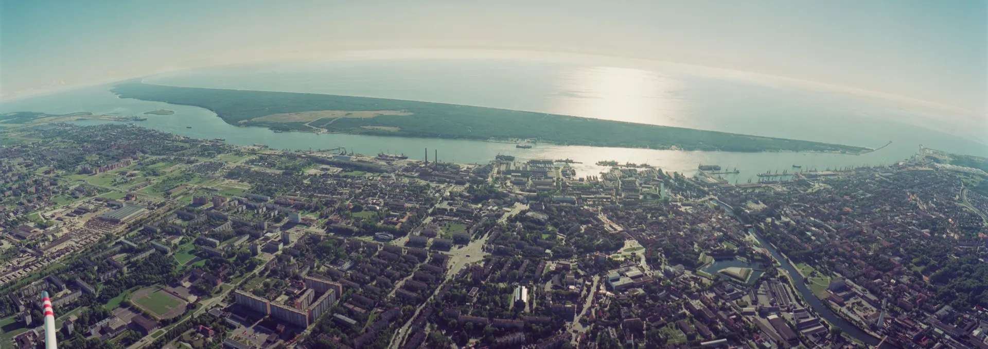 Klaipėda, uostas ir Kuršių nerija iš paukščio skrydžio
